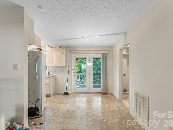 2nd image of 2524 Robinson Rd