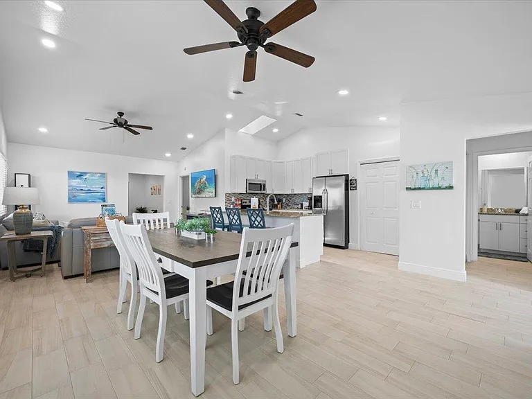 6077 Francis St — Photo 3