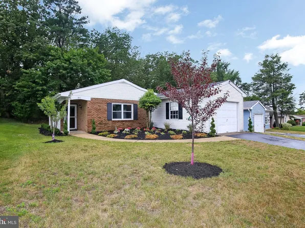 51 Huntington Dr, Southampton, NJ 08088