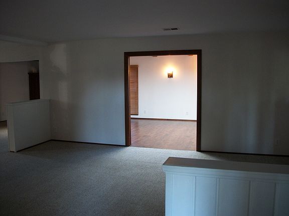 4th image of 7117 McLaren Ave
