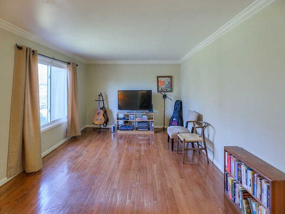 3rd image of 529 Doral Country Dr