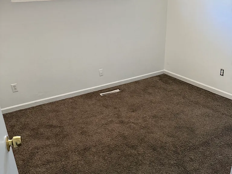 1555 Grove Rd — Photo 8