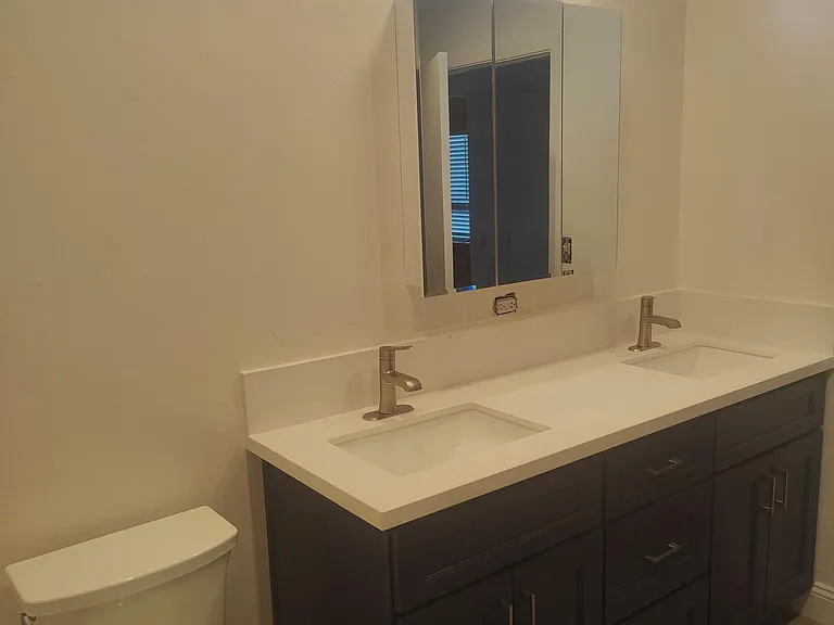 240 College Ct — Photo 9