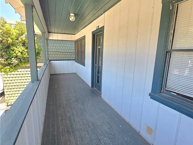 305 E H St — Photo 11