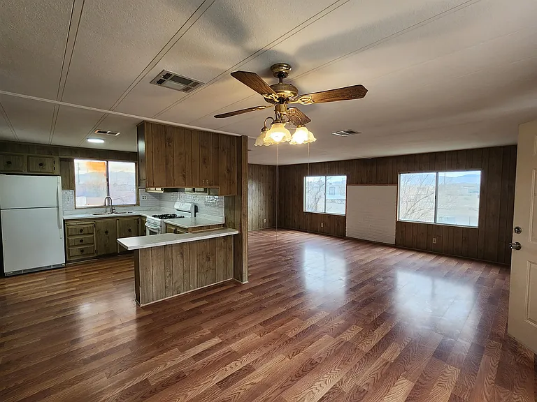 1111 W Hardy Ln #B — Photo 7