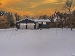 11396 Pleasant View Dr, Pinckney, MI