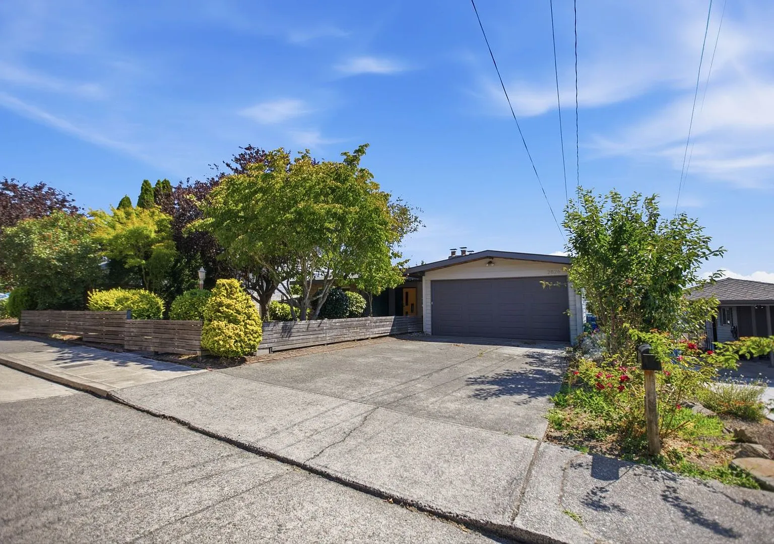 Spacious 4 Bed 2.5 Bath Home with Panoramic Views in Magnolia — Photo 4