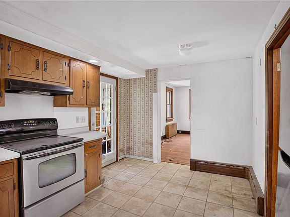 18th image of 121 Kittanning St