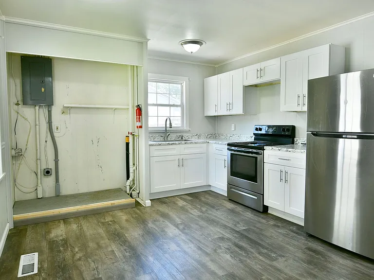 2344 Clearview Dr — Photo 8