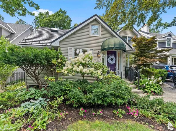 380 Watson Ave, Oakville, ON L6J 3V8
