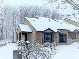 1537 Timbercrest Ct, Hidden Valley, PA 15502