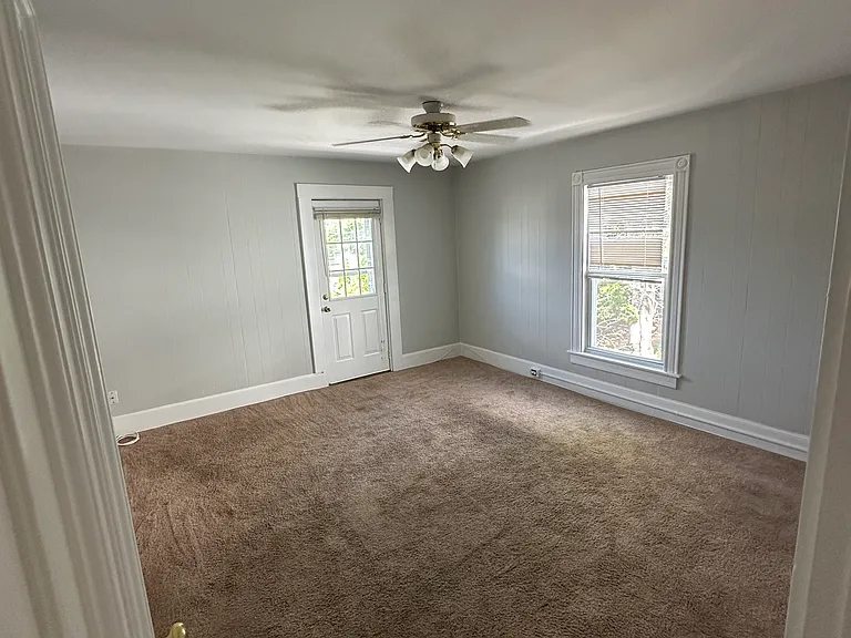 384 Hanover St #D — Photo 3
