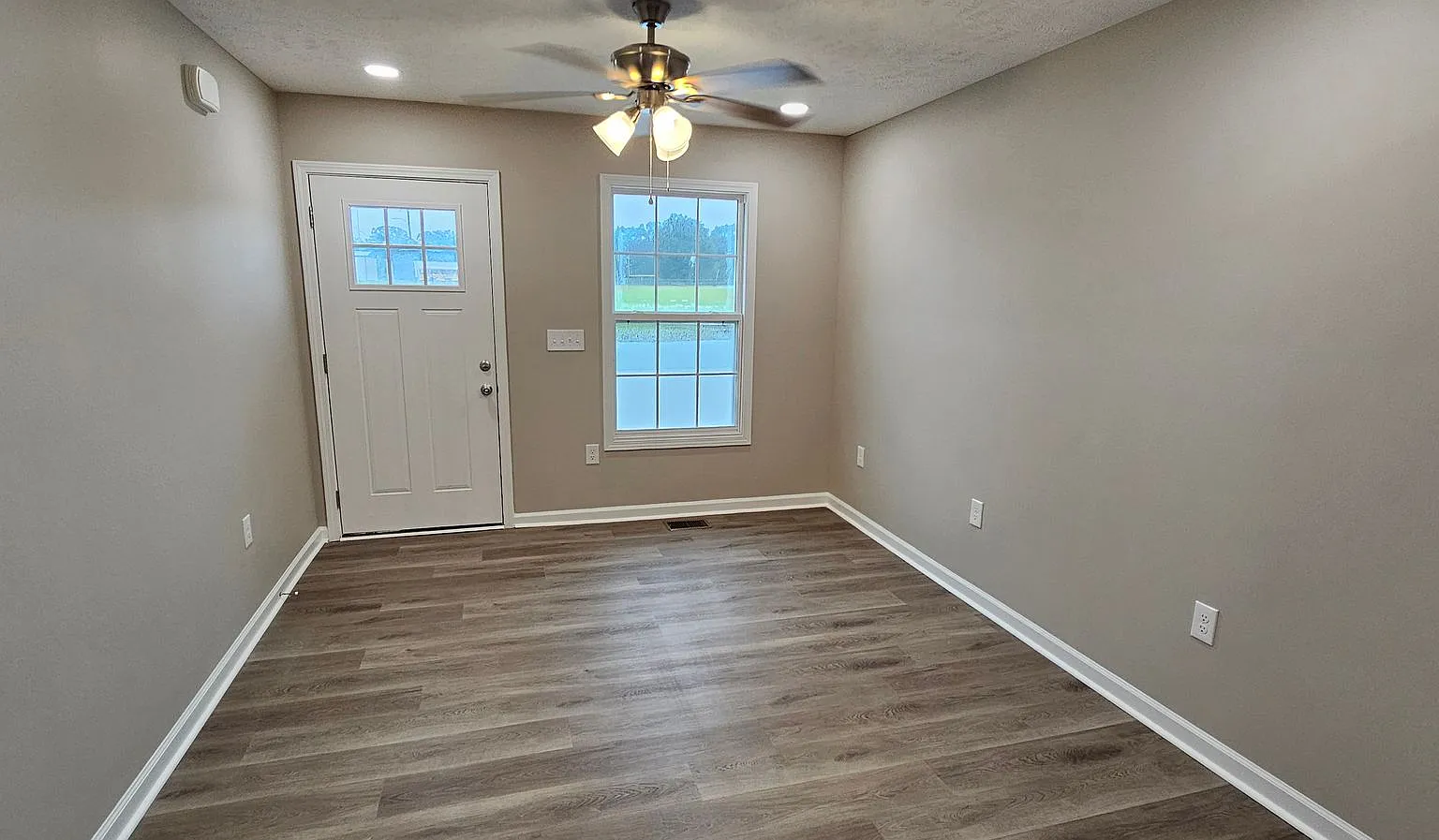 Cozy Townhome in Central Manchester! — Photo 3