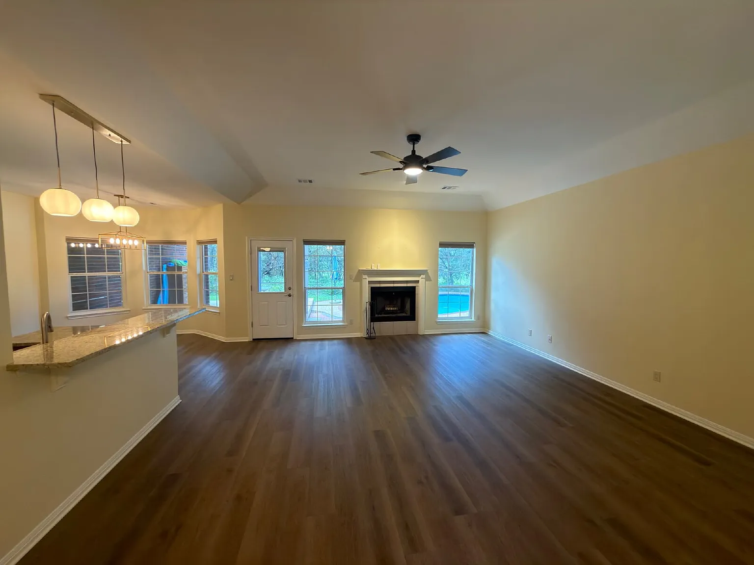 3 bed, 2.0 bath, 1805 sqft, $2,250 — Photo 3