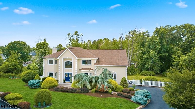 1st image of 15 Nicki Ct