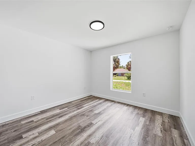 17180 Drayton Ln — Photo 22