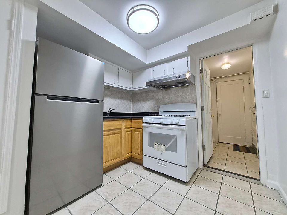 1st image of 2333 E 16th St Floor 1