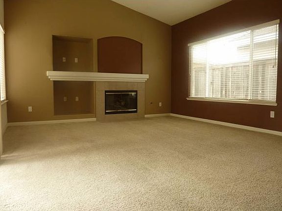 FAMILY ROOM W/FIREPLACE