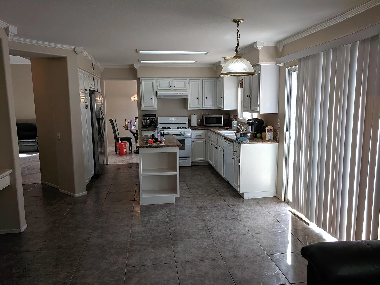 4 bed, 1886 sqft, $3,600 — Photo 4