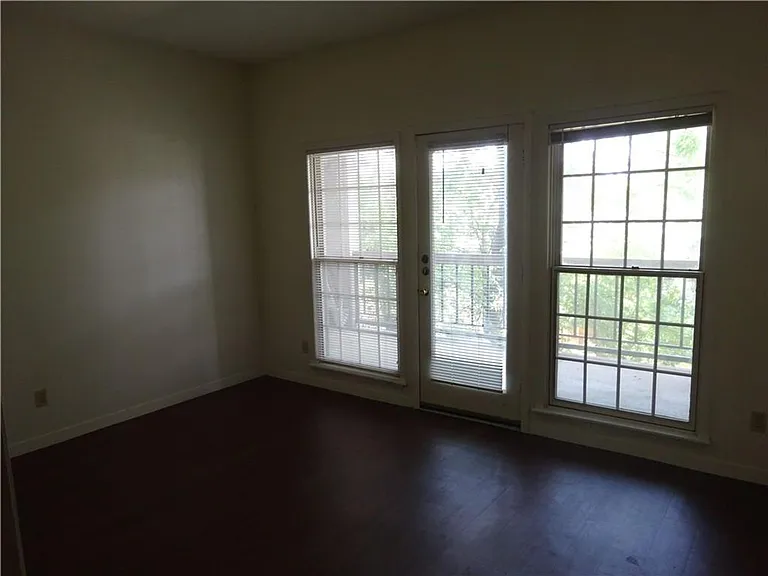 3200 Duval St #204 — Photo 13