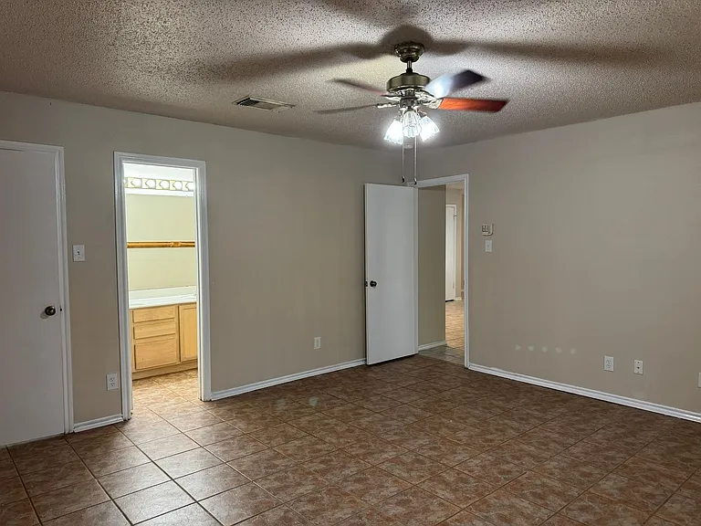 8003 Chestnut Manor Dr — Photo 10
