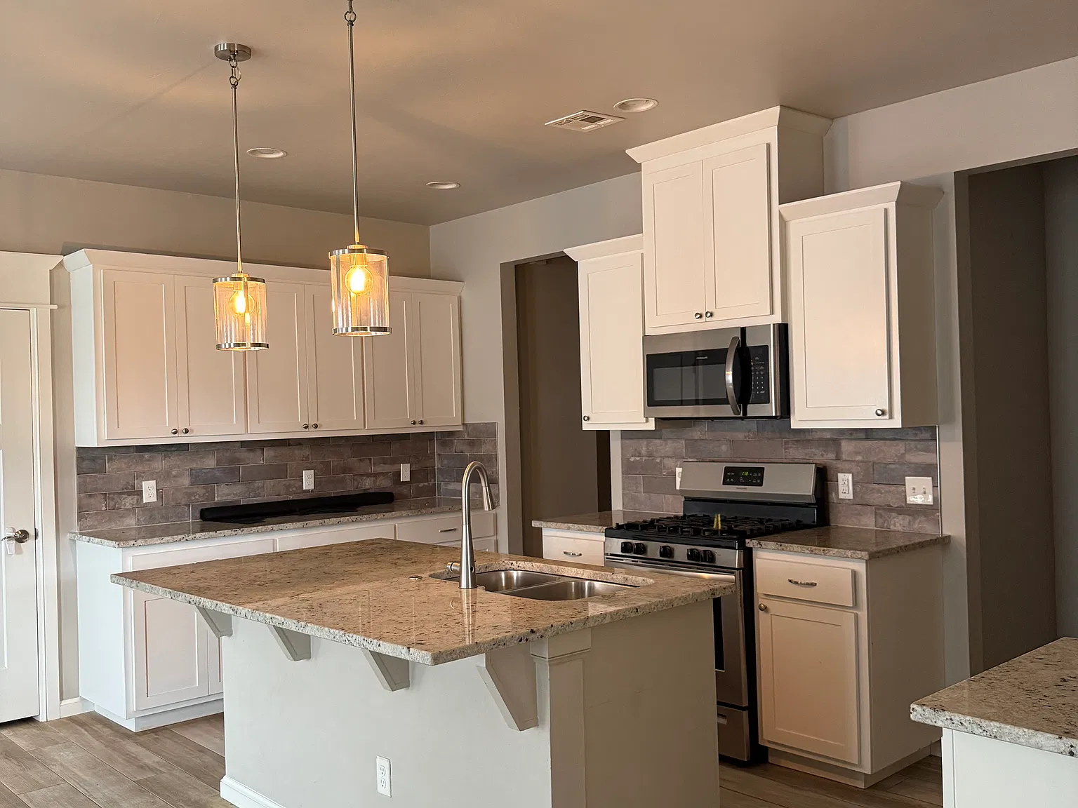 4 bed, 1576 sqft, $1,850 — Photo 4
