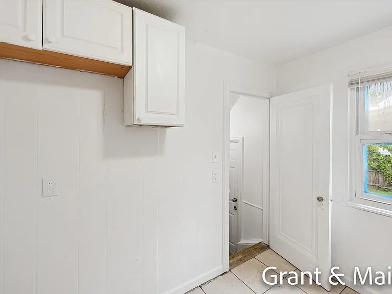 19250 Charest St — Photo 19