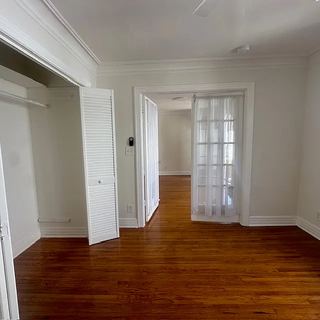 704 Victoria Ave — Photo 2