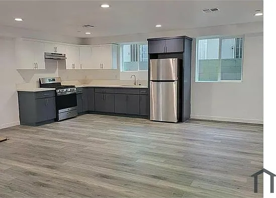 10116 S Broadway