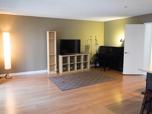 4th image of 814 Camino Real