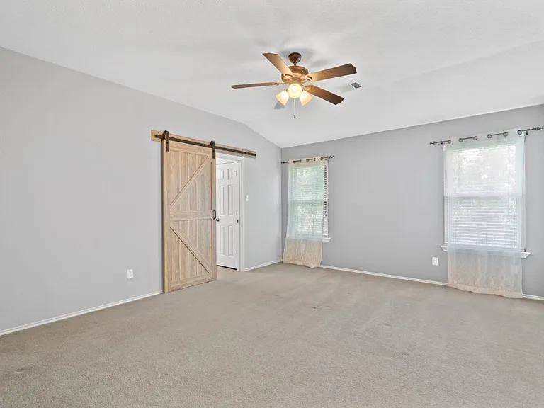 2704 Greenlee Dr — Photo 16