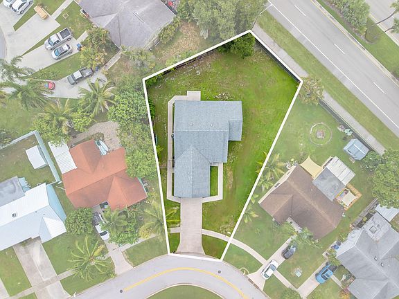 2nd image of 119 Lakeside Circle