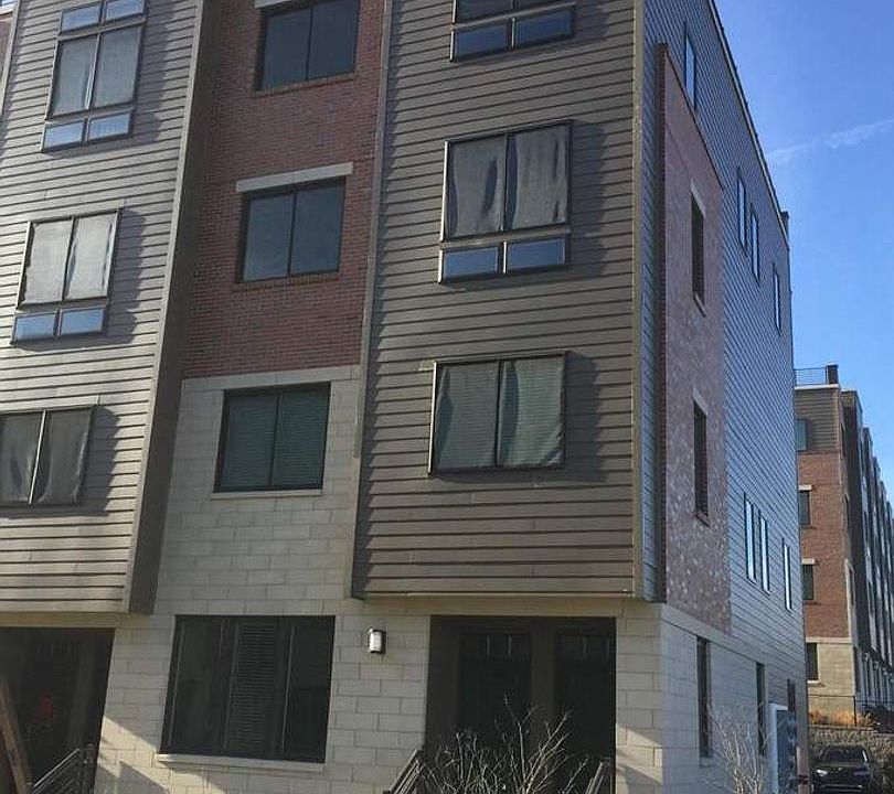 1st image of 711 Lakeview Ct