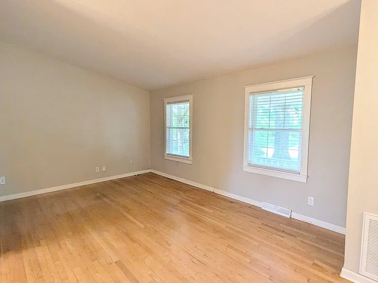 310 Cumberland Dr SE — Photo 6