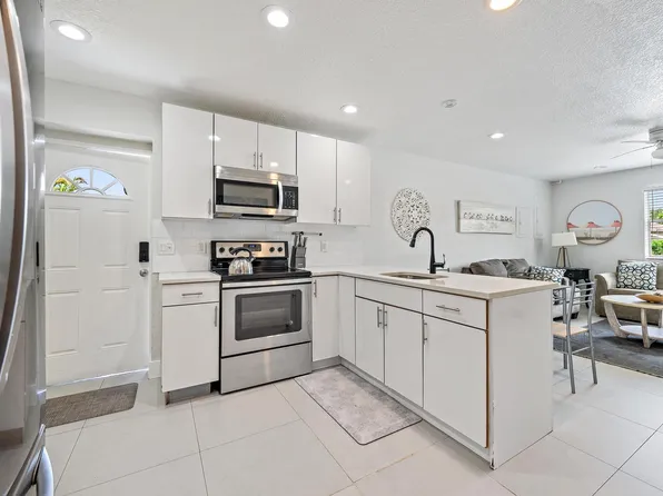 940 Charles St, West Palm Beach, FL