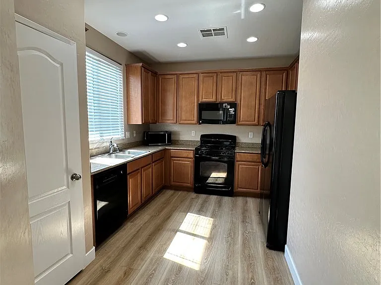 8146 Lake Chippewa St — Photo 10