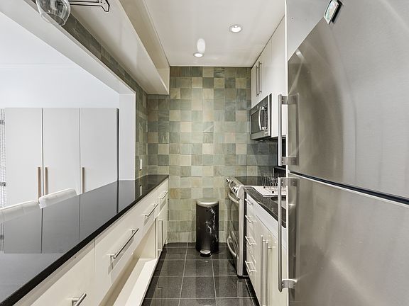 5th image of 26 Layton Ave APT 8