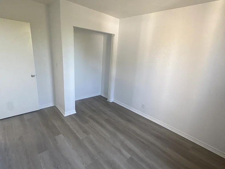 4758 Oak St #4758 — Photo 5