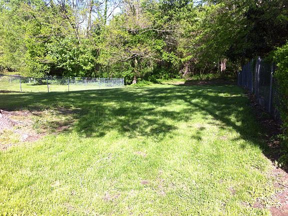 Addtl lot not fenced