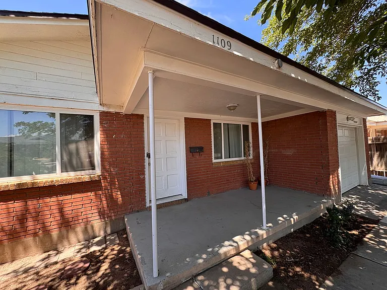 1109 Indiana St SE — Photo 3