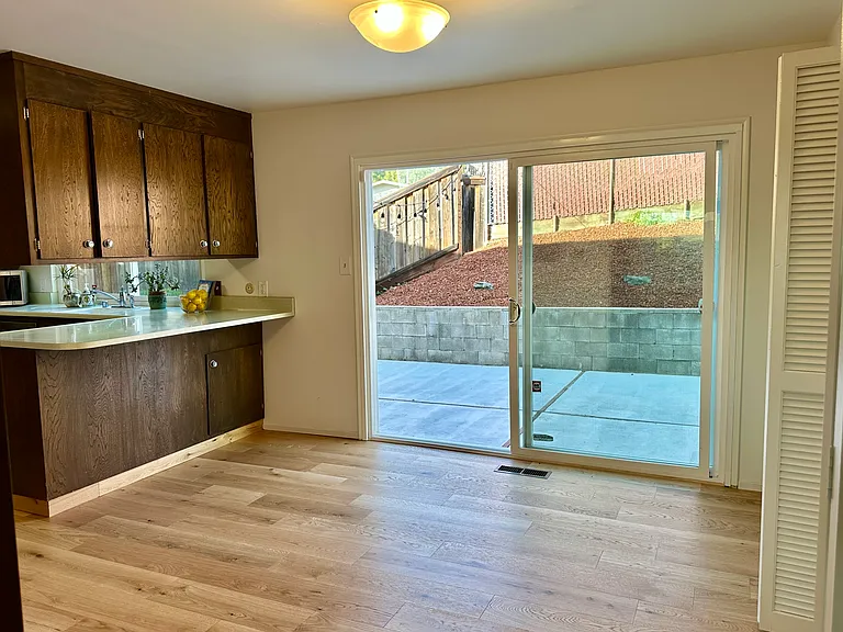 1132 Lawrence Ct — Photo 3