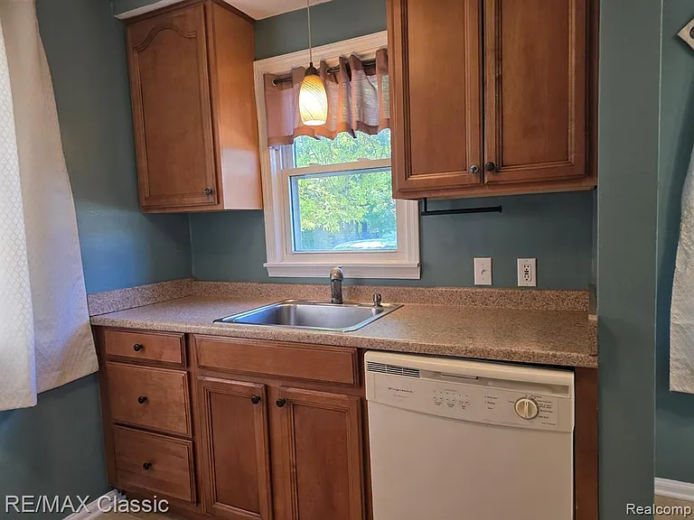 3366 Ellwood Ave — Photo 7