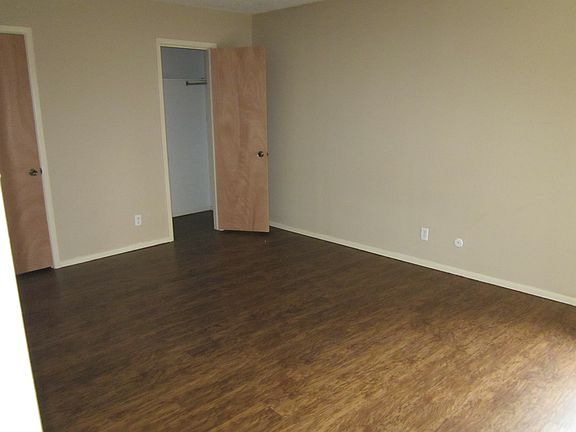 5th image of 360 34th St NE