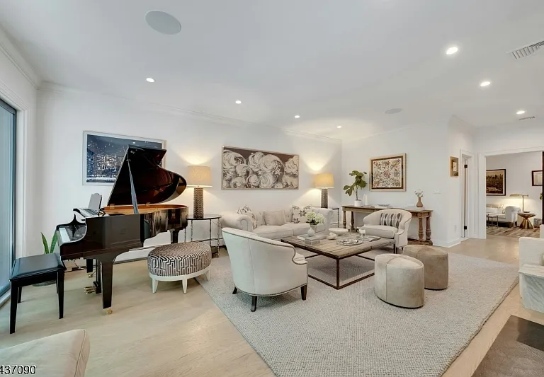 224 Barnstable Dr — Photo 8