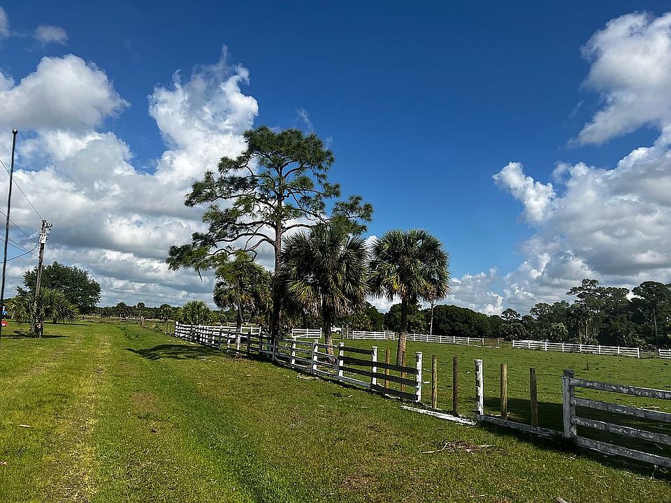 2nd image of 17630 Glades Cut Off Rd