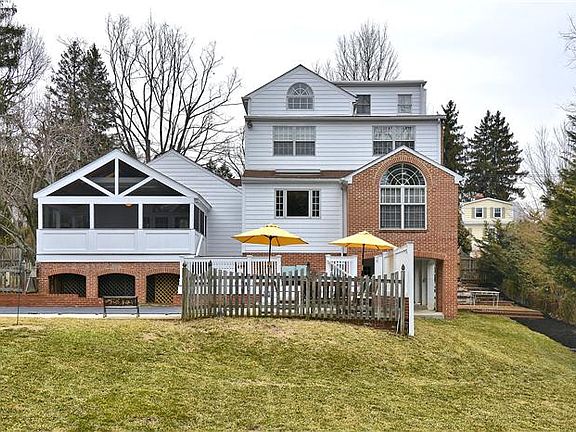 4th image of 4008 Everett St