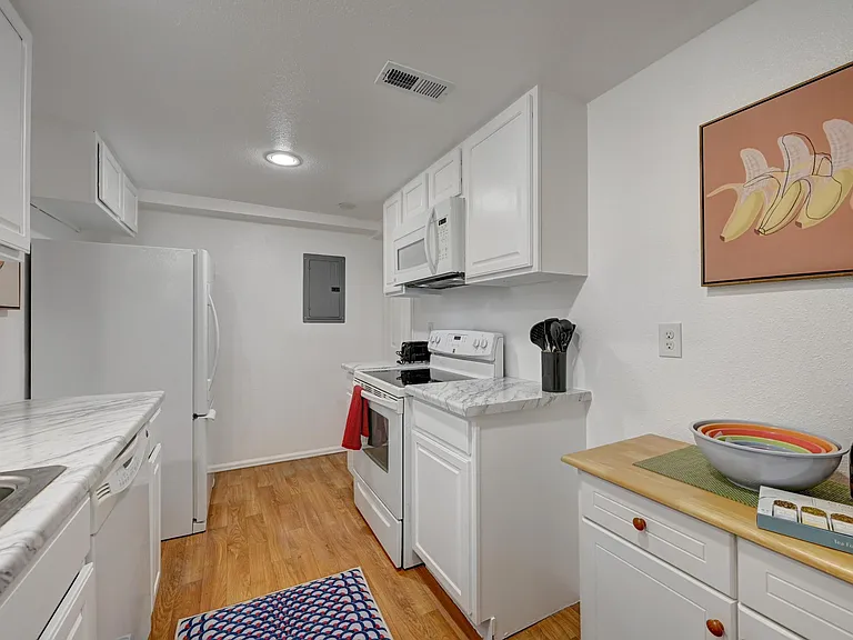 471 S Marshall St #B — Photo 12