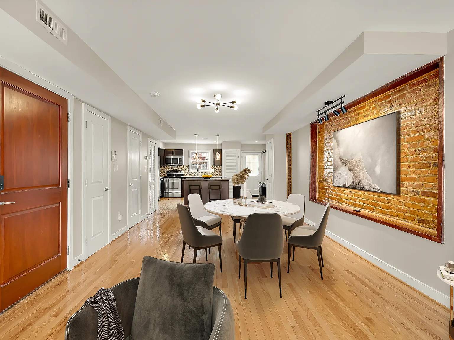 2 bed, 2.5 bath, 1600 sqft, $4,000 — Photo 3