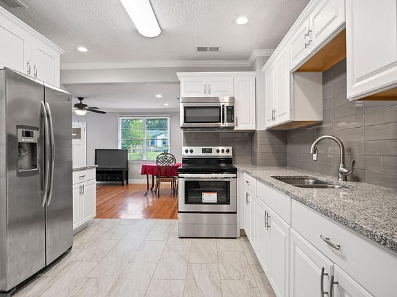 3rd image of 1015 Saratoga Blvd