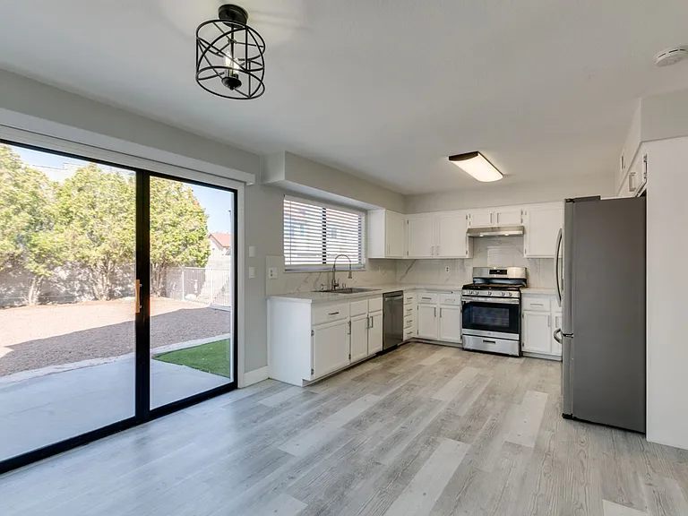 91 Trevor Dr — Photo 16